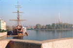"Летучий голландец" с видом на Петропавловскую крепость
